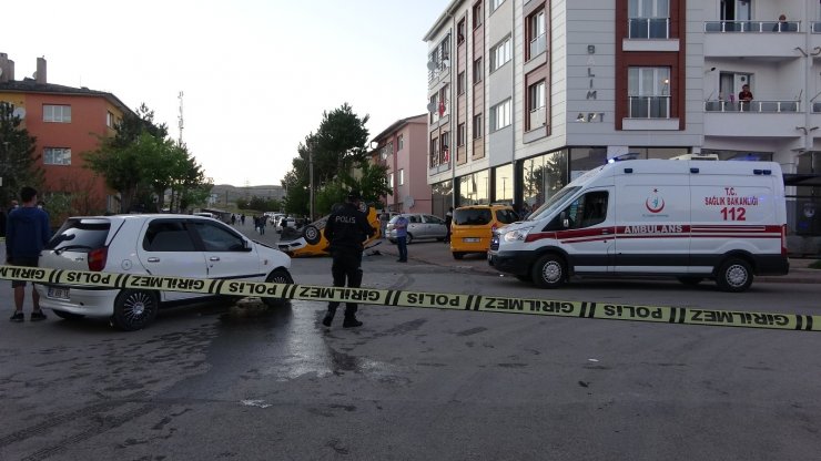 Ticari taksiyle otomobil çarpıştı: 7 yaralı