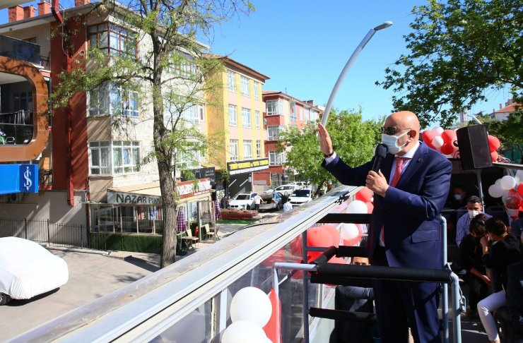 Keçiören’de üstü açık otobüste 19 Mayıs coşkusu
