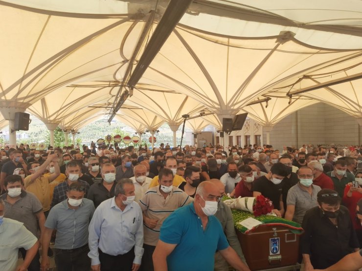 Ünlü sanatçı Oğuz Yılmaz toprağa verildi