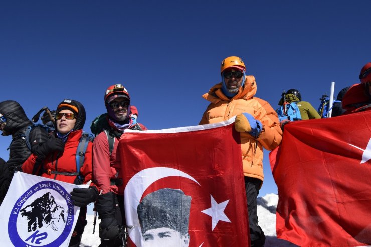 Dağcılardan Erciyes’e ’19 Mayıs’ tırmanışı
