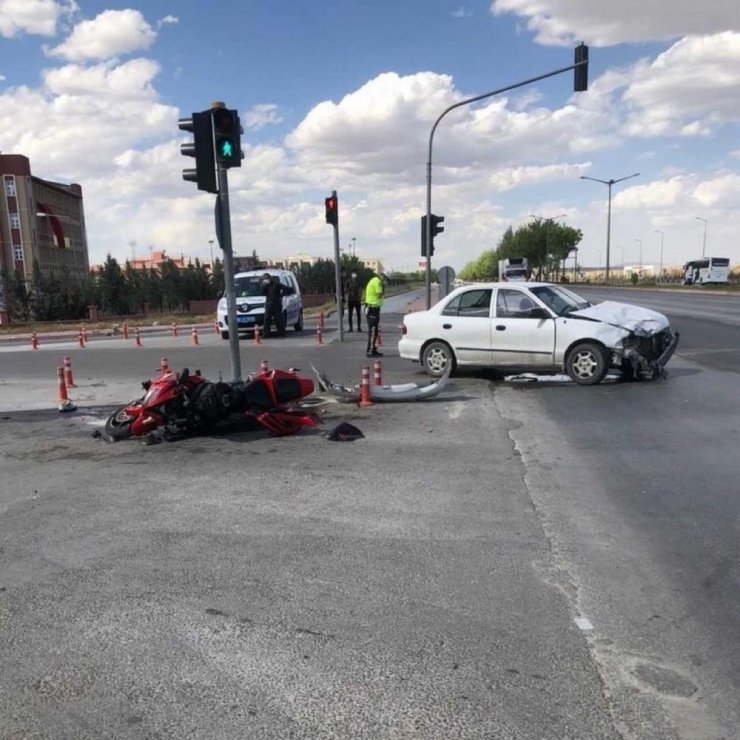 Motosiklet sürücüsünün öldüğü kaza kamerada
