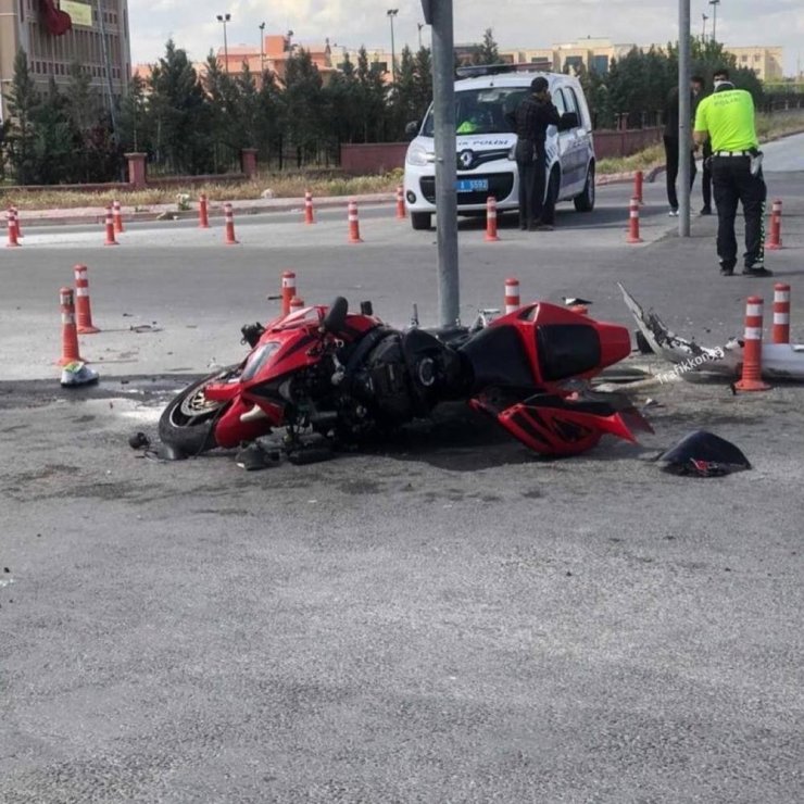 Motosiklet sürücüsünün öldüğü kaza kamerada