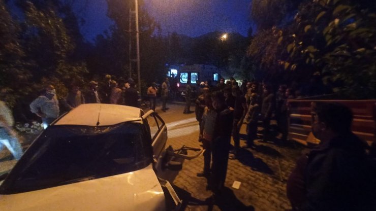 Konya’da otomobil duvara çarptı: 3 yaralı