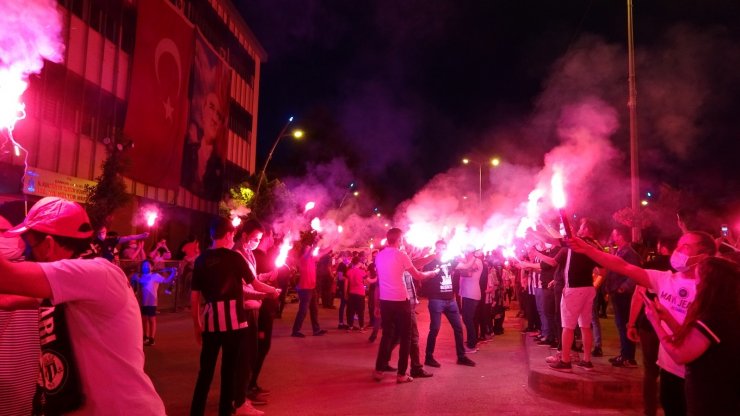 Beşiktaş’ın şampiyonluk kutlamasında romantik anlar