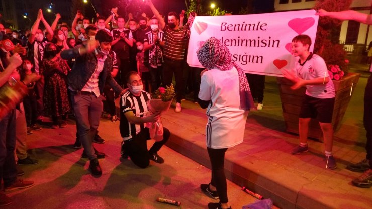 Beşiktaş’ın şampiyonluk kutlamasında romantik anlar