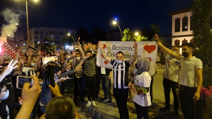 Beşiktaş’ın şampiyonluk kutlamasında romantik anlar