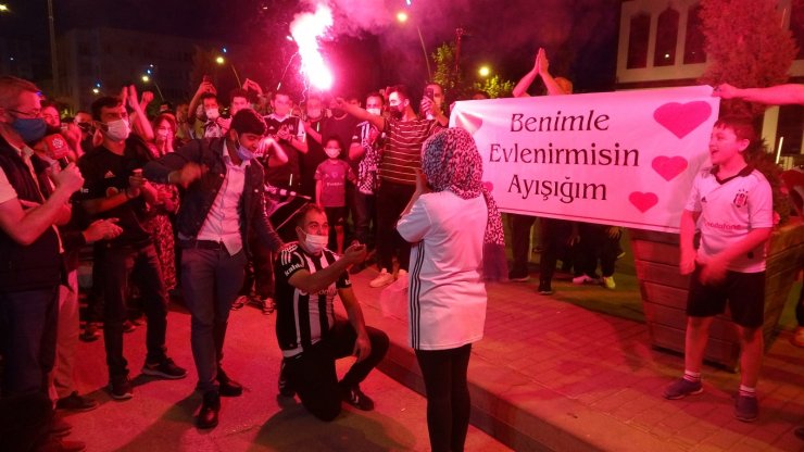 Beşiktaş’ın şampiyonluk kutlamasında romantik anlar