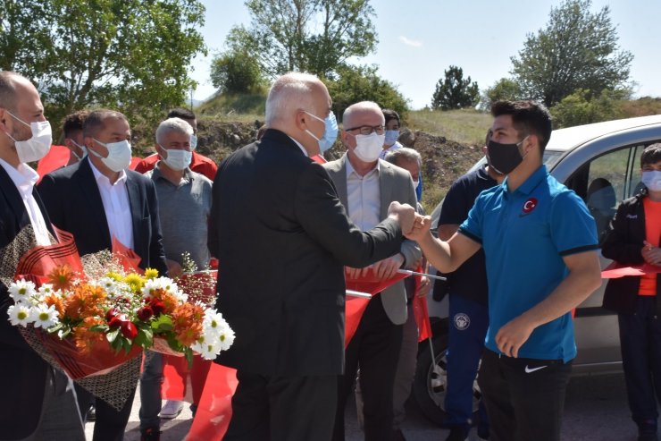 Şampiyon Acar’a memleketinde görkemli karşılama