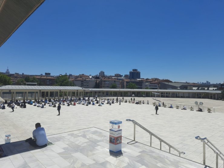 Tüm camilerde Filistin için dua edildi