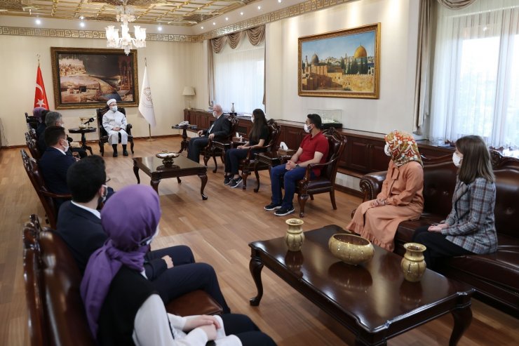 Diyanet İşleri Başkanı Erbaş’tan gençlere: “Filistin davasını hiçbir zaman ihmal etmeden geleceğe taşıyınız”