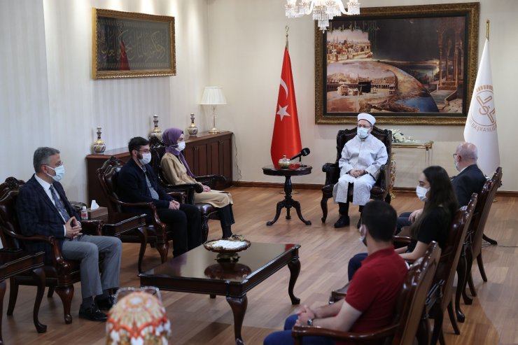 Diyanet İşleri Başkanı Erbaş’tan gençlere: “Filistin davasını hiçbir zaman ihmal etmeden geleceğe taşıyınız”