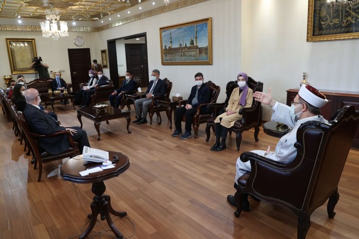 Diyanet İşleri Başkanı Erbaş’tan gençlere: “Filistin davasını hiçbir zaman ihmal etmeden geleceğe taşıyınız”