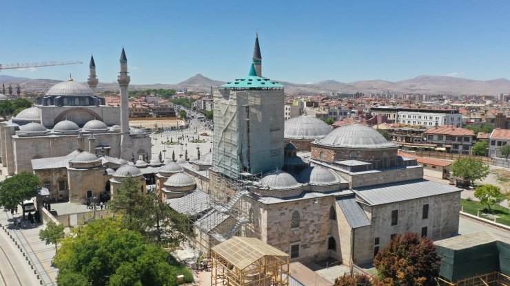 Kubbe-i Hadra’ya yeni çiniler yerleştirildi