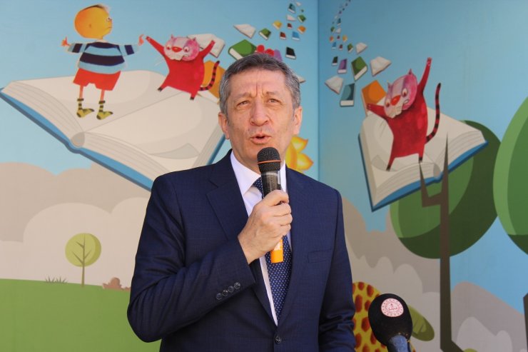Bakan Selçuk: “Bazen bizim yaklaşımlarımız çocuklarımızın ihtiyacı olmayan alanlarda zorlanmalarına yol açıyor”
