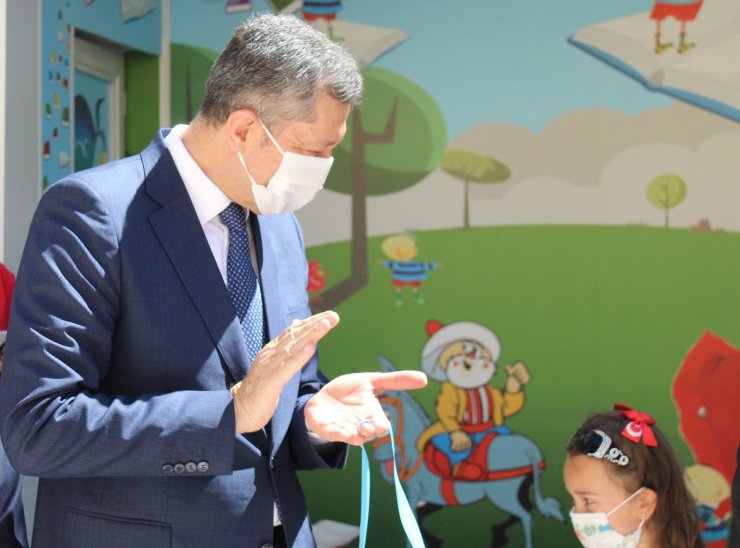 Bakan Selçuk: “Bazen bizim yaklaşımlarımız çocuklarımızın ihtiyacı olmayan alanlarda zorlanmalarına yol açıyor”