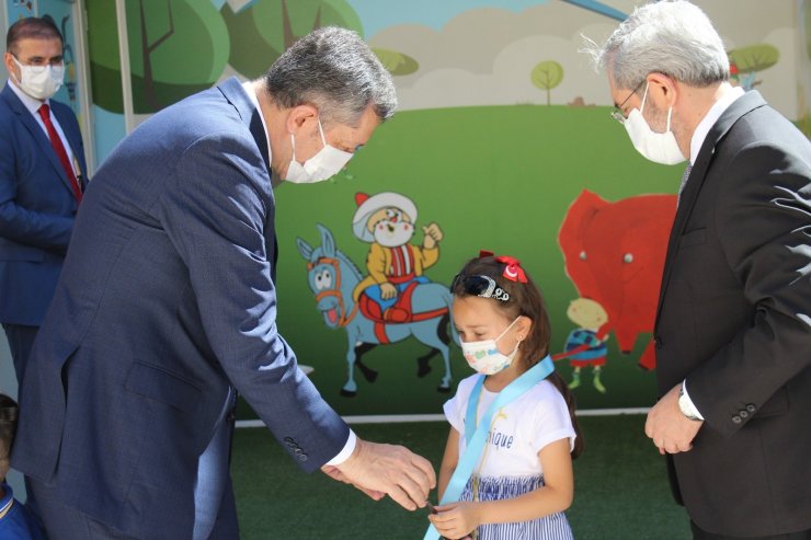 Bakan Selçuk: “Bazen bizim yaklaşımlarımız çocuklarımızın ihtiyacı olmayan alanlarda zorlanmalarına yol açıyor”