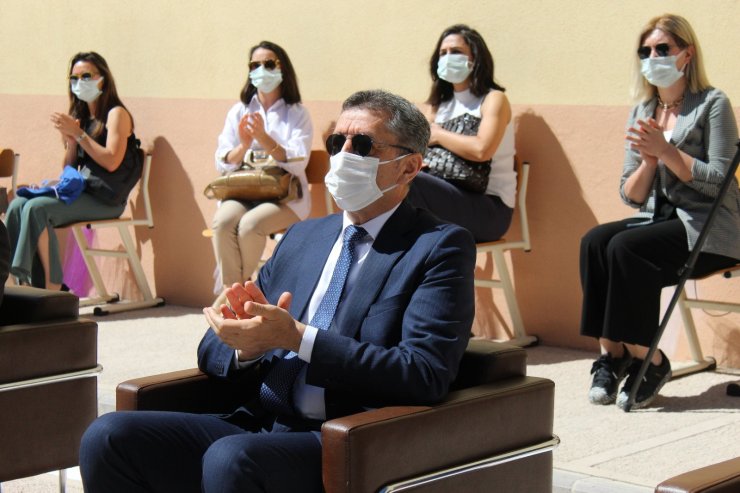 Bakan Selçuk: “Bazen bizim yaklaşımlarımız çocuklarımızın ihtiyacı olmayan alanlarda zorlanmalarına yol açıyor”