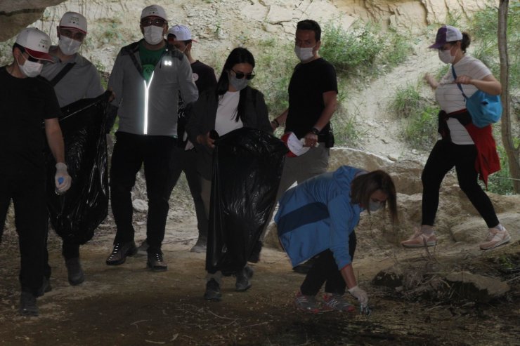 Vali ve Belediye Başkanı vadide çöp topladı