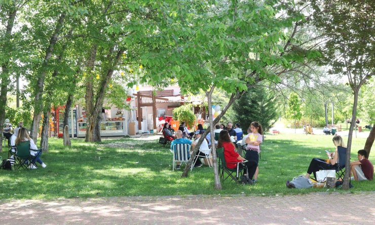 Uğur Mumcu Parkı’nda açık hava keyfi
