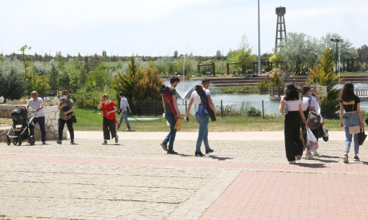 Uğur Mumcu Parkı’nda açık hava keyfi