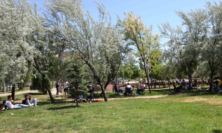 Uğur Mumcu Parkı’nda açık hava keyfi