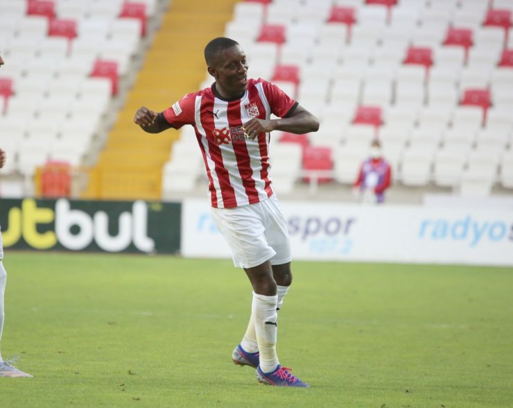 Sivasspor, Max Gradel’in sözleşmesini uzattı
