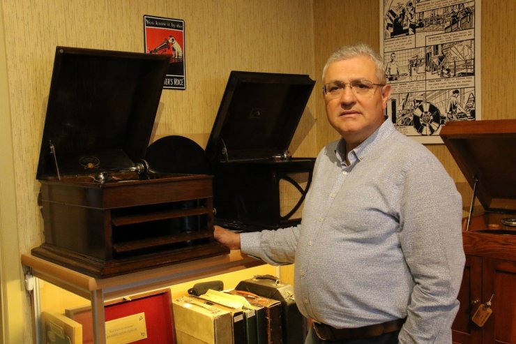 60 ülke gezerek tarihin izlerini taşıyan koleksiyonunu oluşturdu
