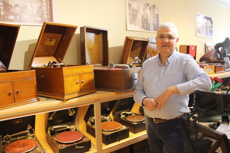 60 ülke gezerek tarihin izlerini taşıyan koleksiyonunu oluşturdu