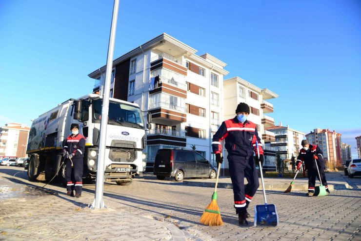 Temizlik ve dezenfekte seferberliği sürüyor