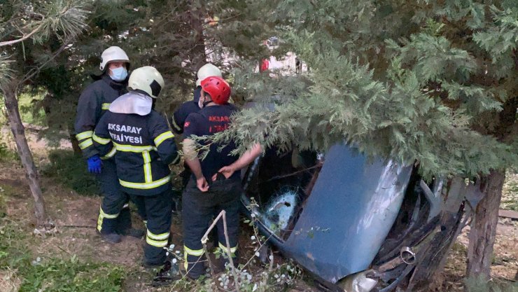 Kontrolden çıkan otomobil ormanlık alana düştü: 2 yaralı