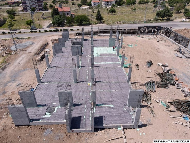 Develi’de yurt ve okul inşaatları devam ediyor