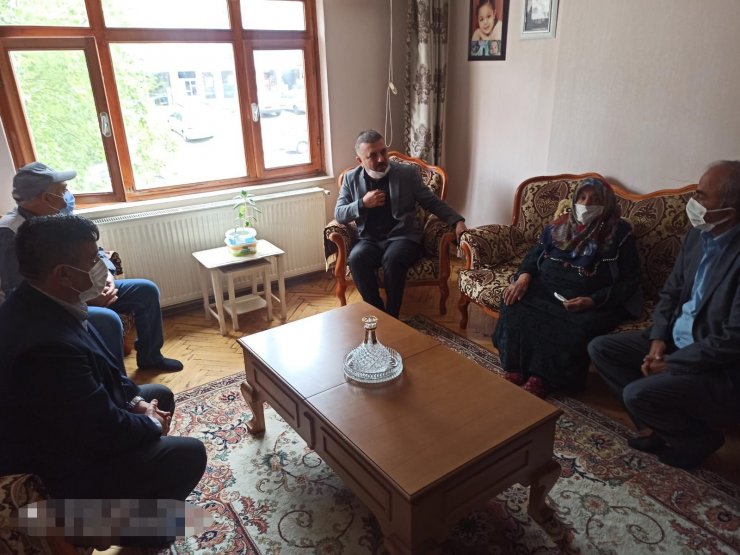 Sincan Belediye Başkanı Ercan, vefat eden ünlü türkücü Oğuz Yılmaz’ın annesini ziyaret etti