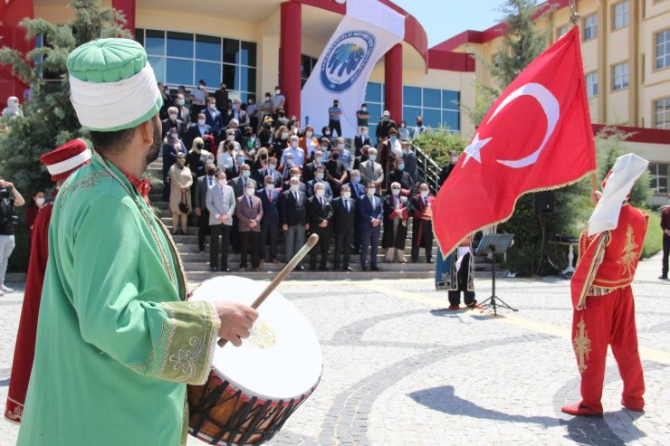 KMÜ’nün kuruluşunun 14. Yılı Mehter Yürüyüşü ve Türkçe Fermanı’nın okunmasıyla başladı