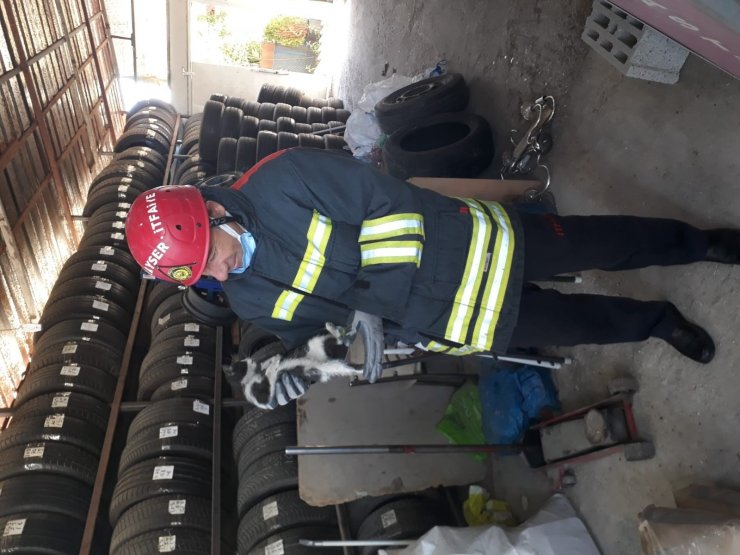 Kayseri Büyükşehir İtfaiyesi can kurtarmaya devam ediyor