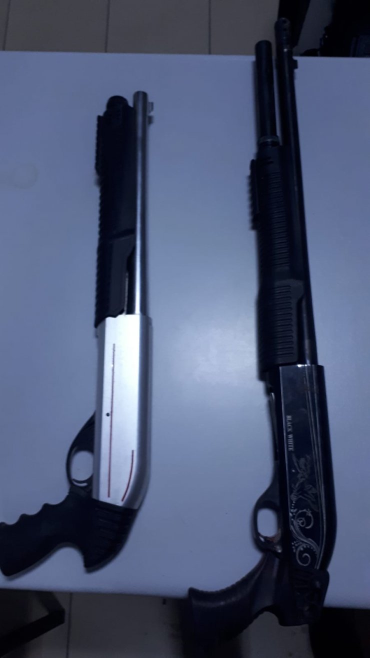 Kavga eden 7 kişiden 5 saksı esrar yakalandı