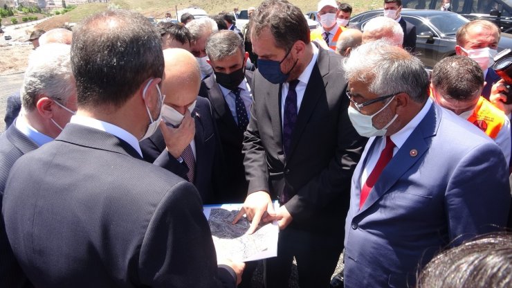 Bakan Karaismailoğlu: "Aynı anda 100’den fazla yayın kuruluşuna hizmet vermeye başlayan Çamlıca Kulesi’ hizmete açıyoruz"