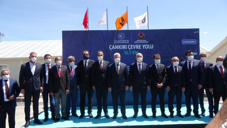 Bakan Karaismailoğlu: "Aynı anda 100’den fazla yayın kuruluşuna hizmet vermeye başlayan Çamlıca Kulesi’ hizmete açıyoruz"