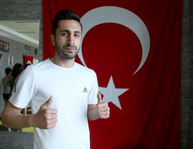 Sivaslı sporcu gözünü milli takıma dikti
