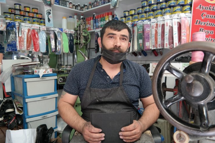 Ayakkabıcı tamircilerinin başını kaşıyacak vakti yok