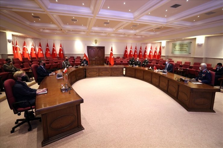Milli Savunma Bakanı Akar, Polonyalı mevkiidaşı Blaszczak ile bir araya geldi