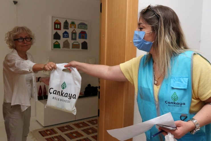 Çankaya’dan 65 yaş üzerine temizlik seti