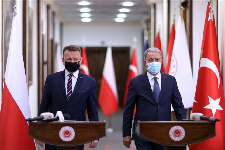 Milli Savunma Bakanı Akar, Polonyalı mevkiidaşı Blaszczak ile bir araya geldi