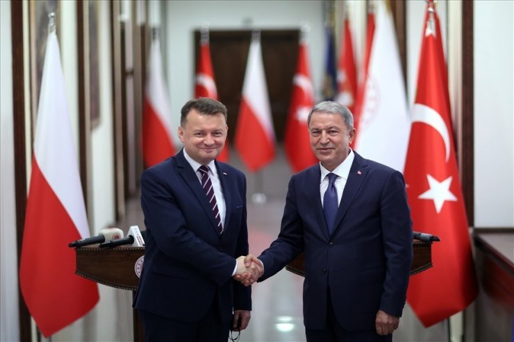 Milli Savunma Bakanı Akar, Polonyalı mevkiidaşı Blaszczak ile bir araya geldi