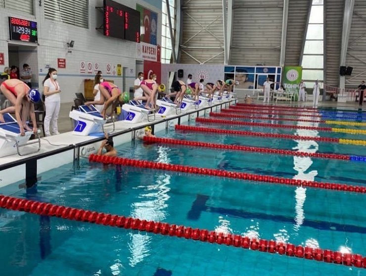 Spor AŞ yüzmede madalyaları topladı