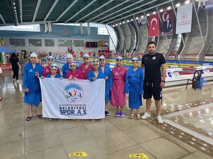 Spor AŞ yüzmede madalyaları topladı