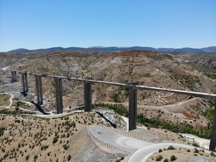 Türkiye’nin en yüksek ayaklı viyadüğü Konya Alanya arasını 2 saat 15 dakikaya indirecek