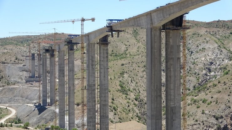 Türkiye’nin en yüksek ayaklı viyadüğü Konya Alanya arasını 2 saat 15 dakikaya indirecek
