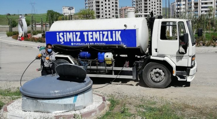 Pursaklar’da çöp konteynerlerine özel temizlik