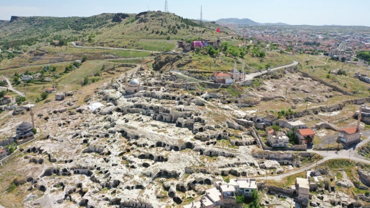 Nevşehir Kalesi’ne dev Beşiktaş bayrağı asıldı