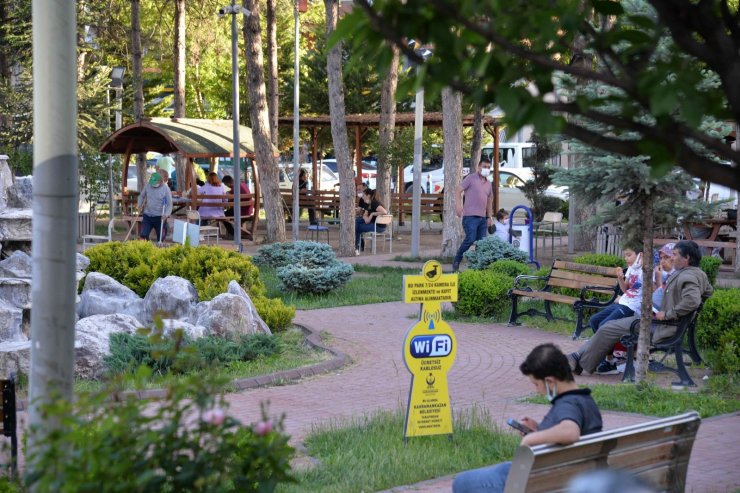 Kahramankazan’da parklar ışıl ışıl